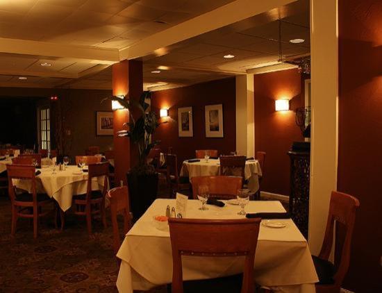 Lantern Lodge & Macaluso's Restaurant